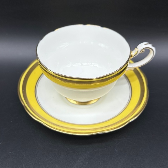 Star Paragon 5633 Classic Yellow Gold Tea Cup Saucer Set Bone China England - Picture 2 of 5